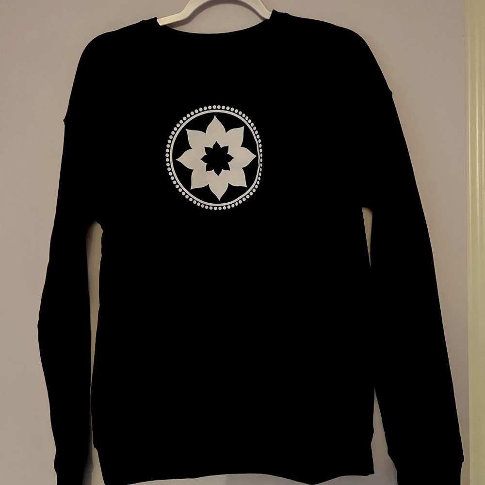 Navy long sleeve sweatshirt club Pilates never worn